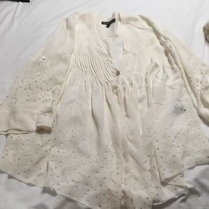 Elizabeth and James top